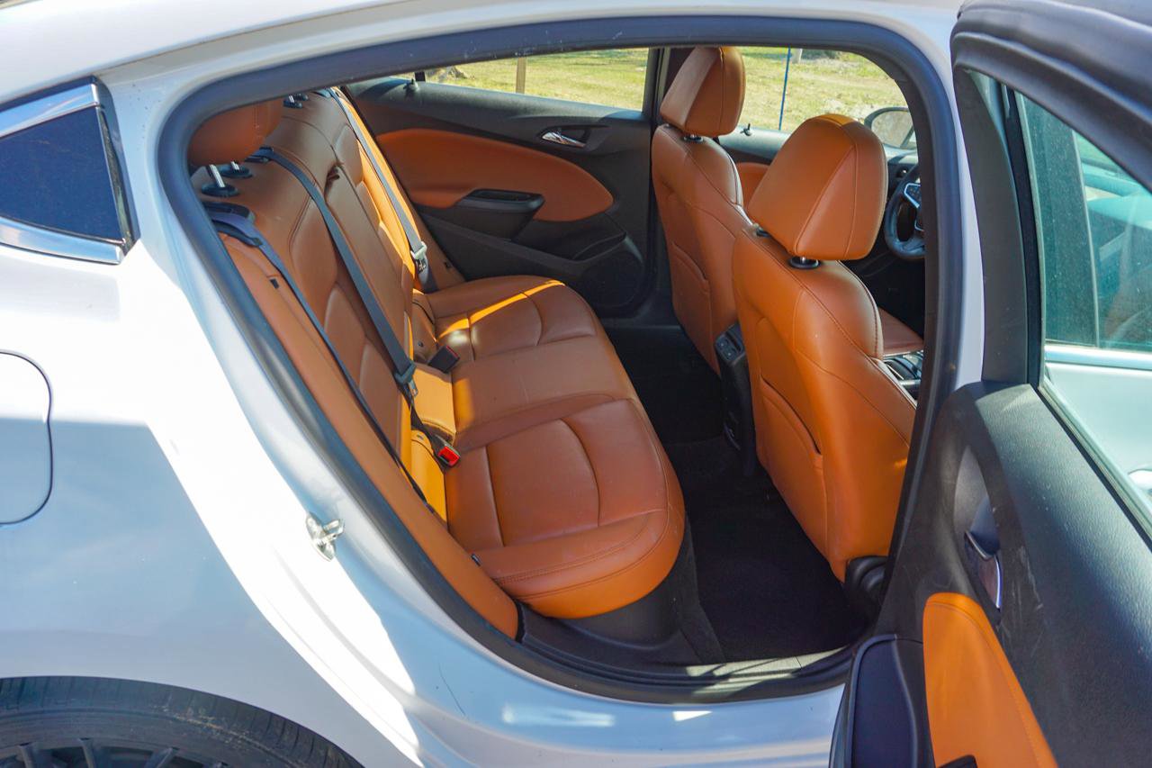 Used 2017 Chevrolet Cruze Premier FWD image 18