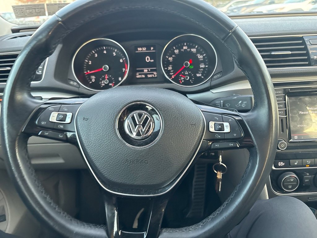 Used 2018 Volkswagen Passat 2.0T R-Line FWD image 16