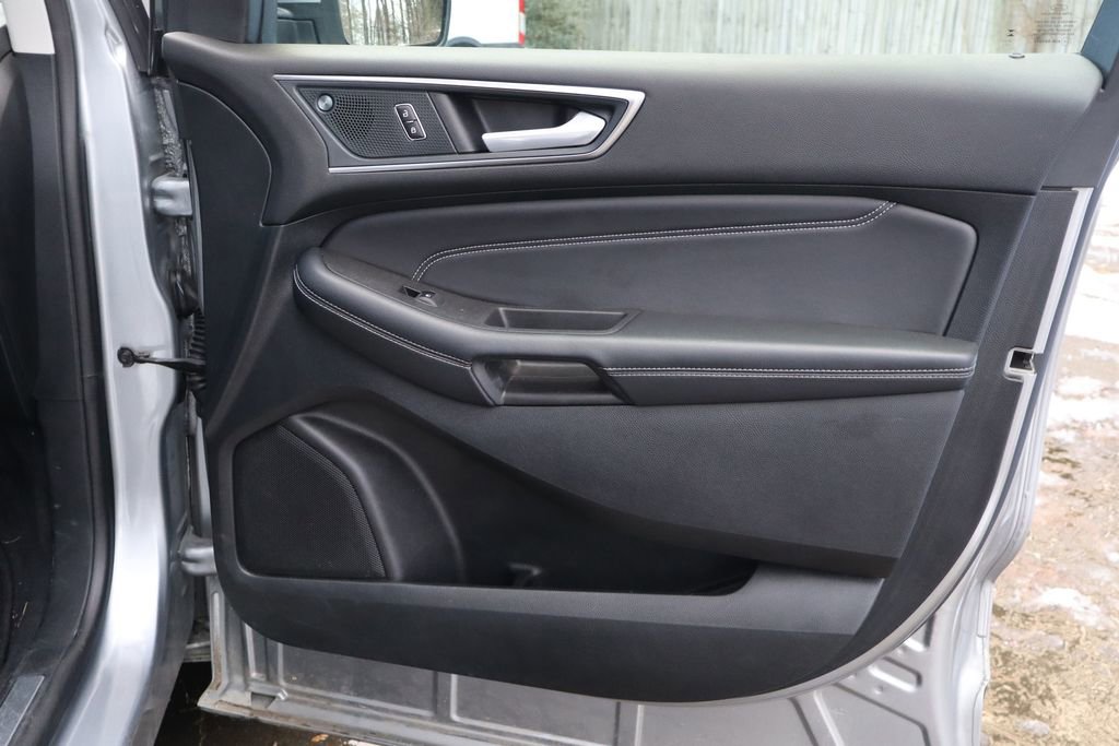 Used 2024 Ford Edge Titanium image 37