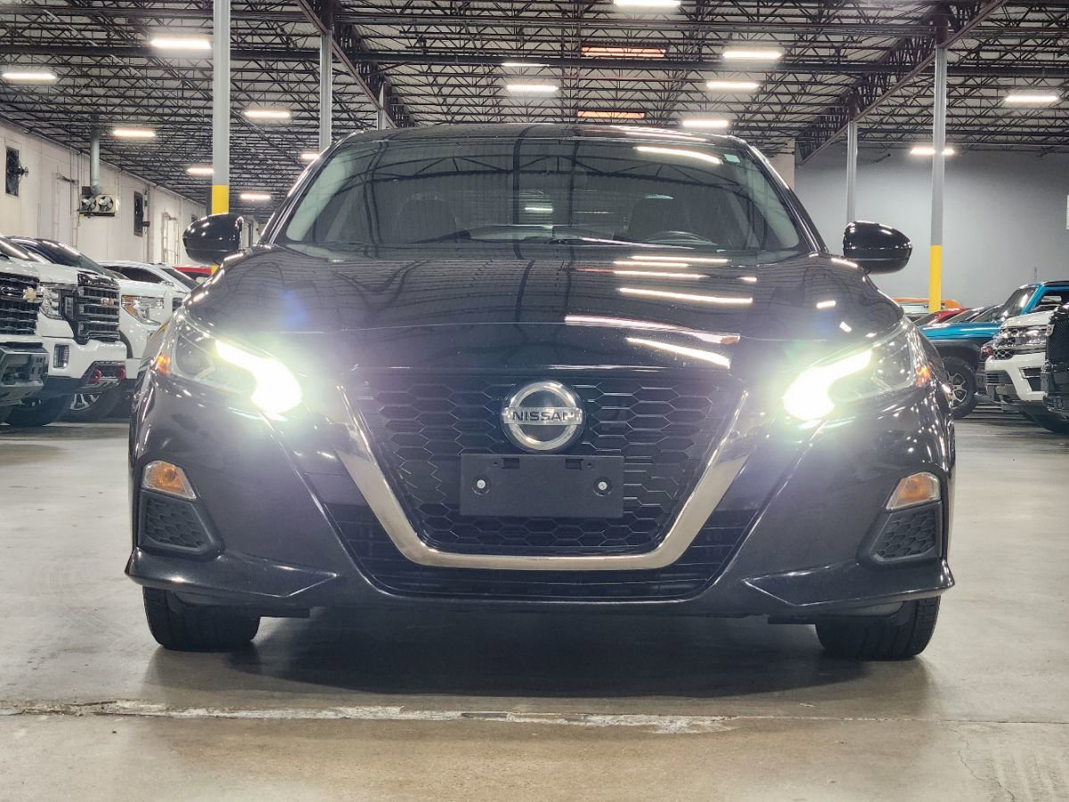 Used 2019 Nissan Altima 2.5 SR FWD image 2