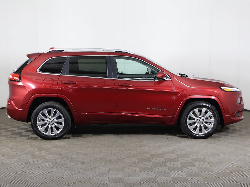 Used 2017 Jeep Cherokee Overland AWD/4WD image 19