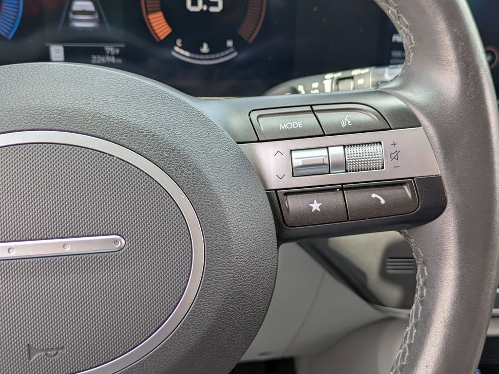 Used 2025 Hyundai Kona SEL FWD image 21