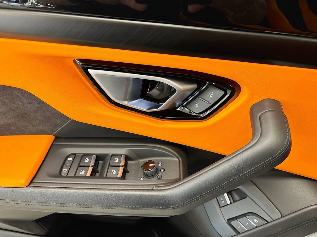 Used 2022 Lamborghini Urus image 21