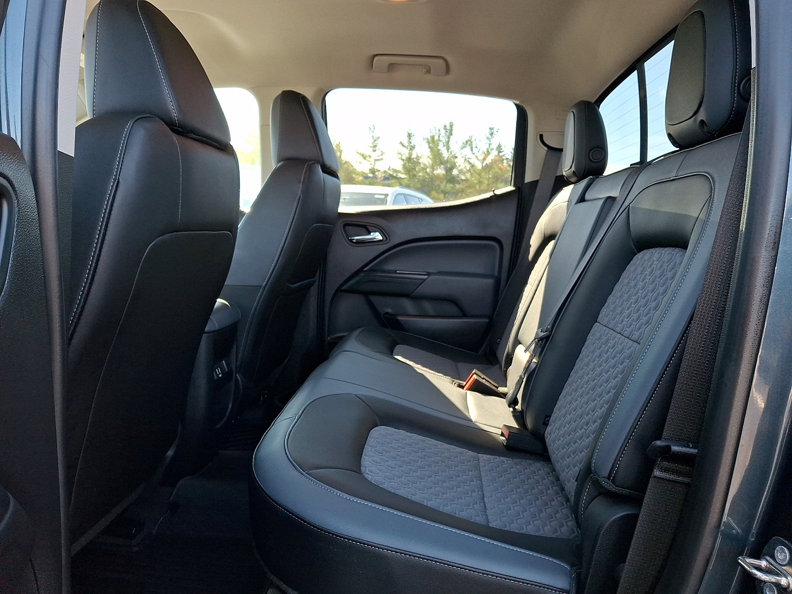 Used 2019 Chevrolet Colorado Z71 AWD/4WD image 10