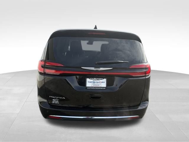 Used 2024 Chrysler Pacifica Touring-L image 10