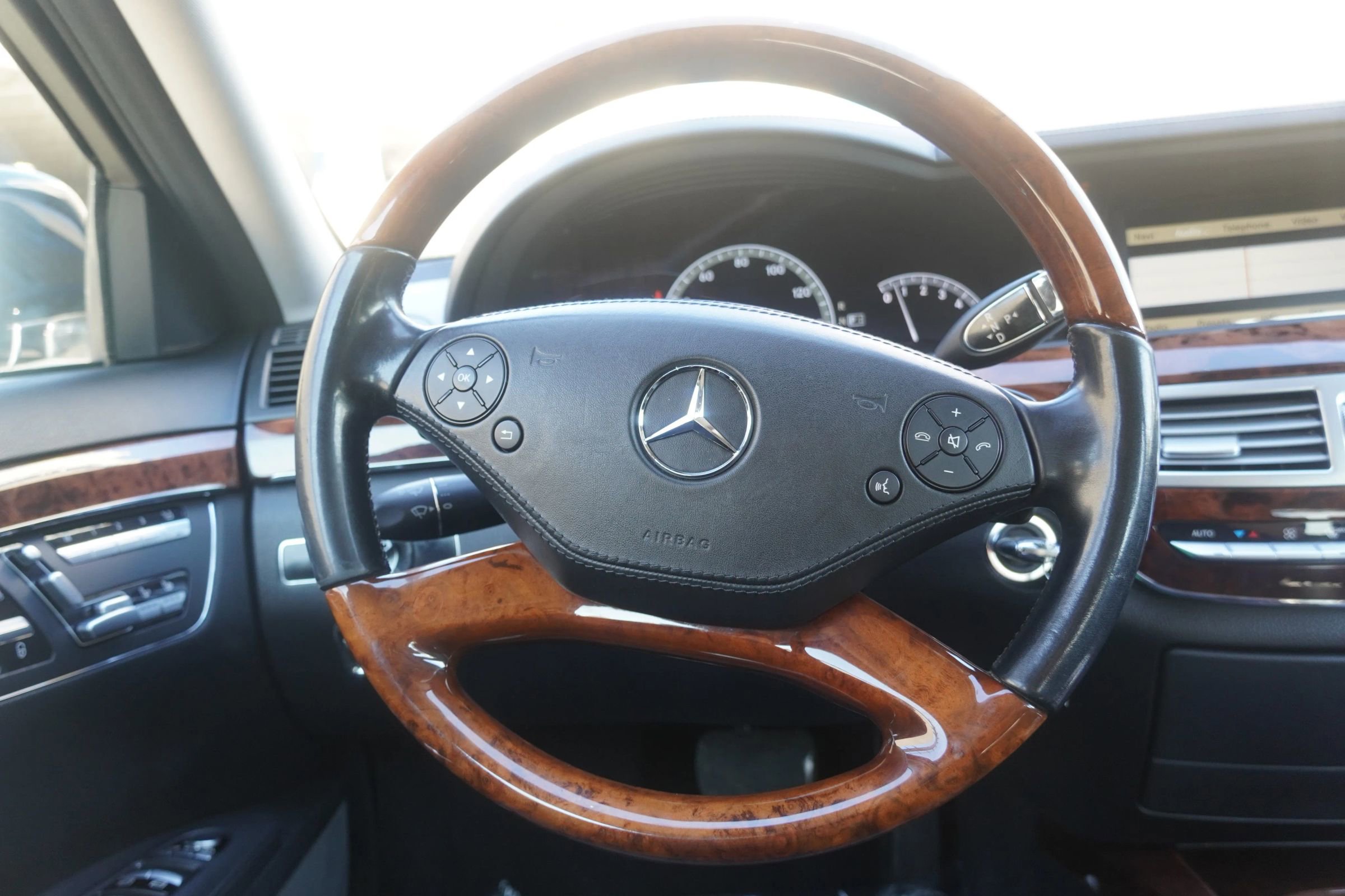 Used 2010 Mercedes-Benz S 550 4MATIC image 29