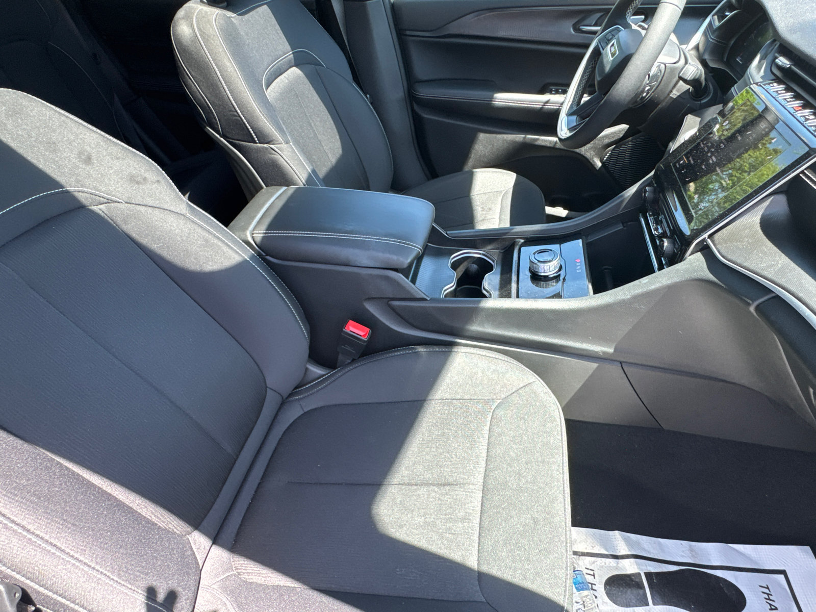 Used 2025 Jeep Grand Cherokee Laredo X RWD image 16