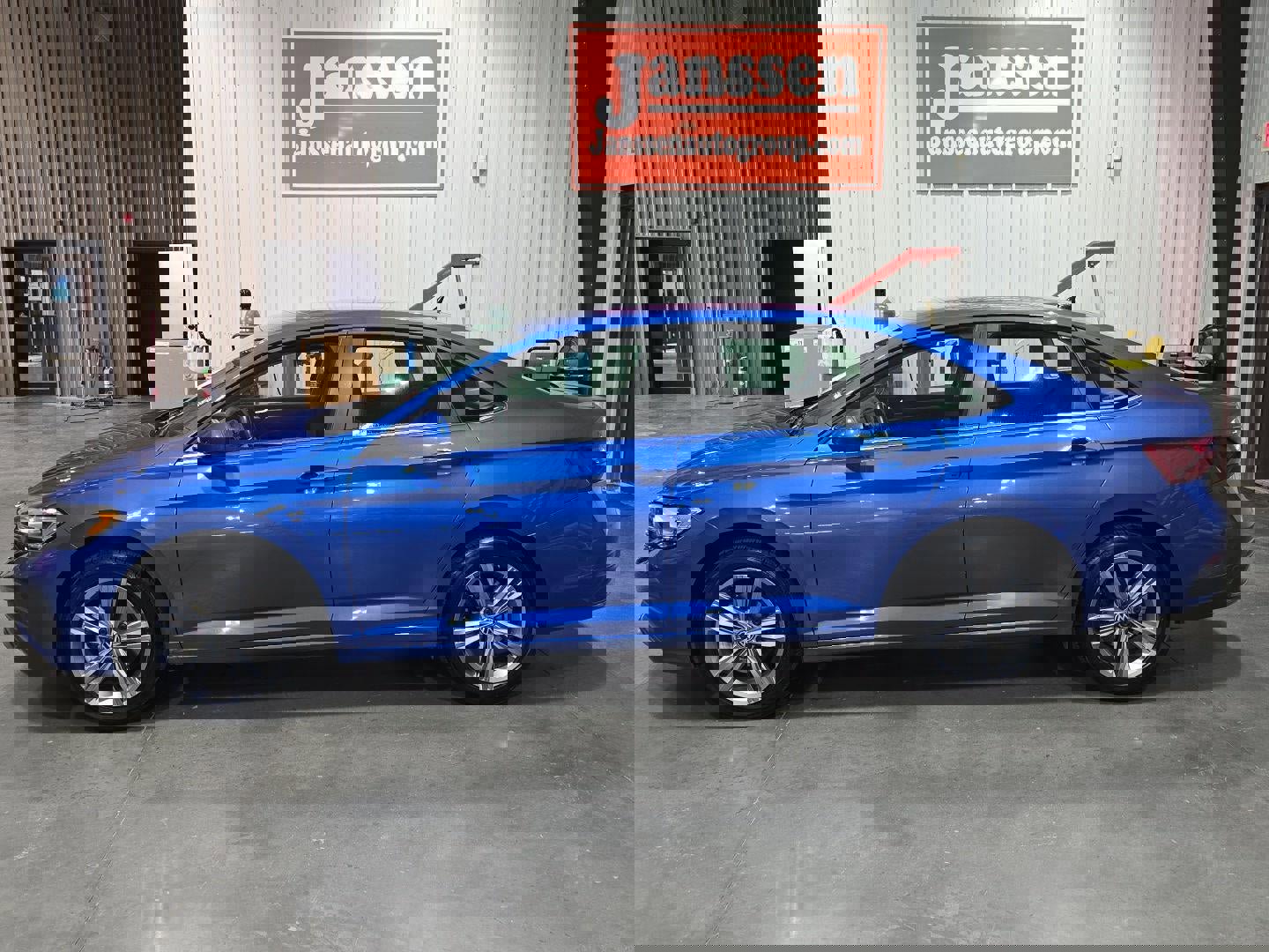 Used 2024 Volkswagen Jetta SE image 2