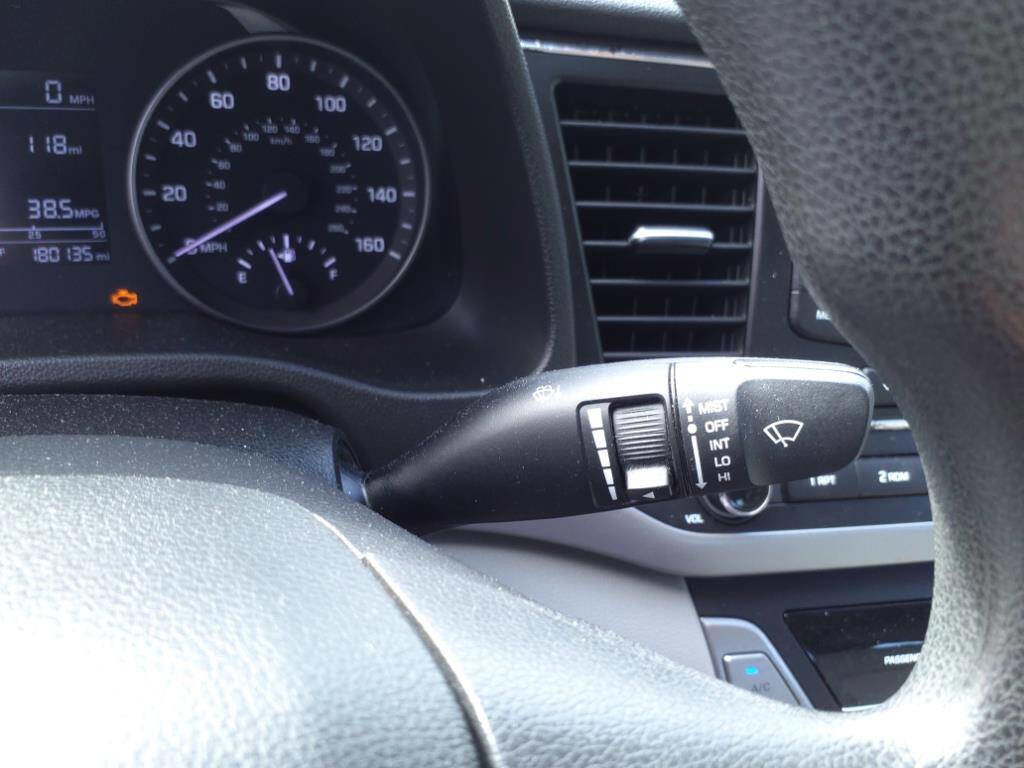 Used 2017 Hyundai Elantra SE FWD image 14