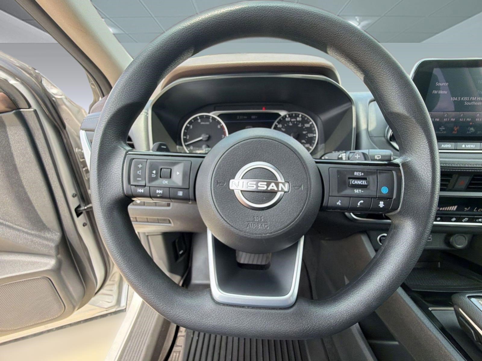 Used 2023 Nissan Rogue SV FWD image 16