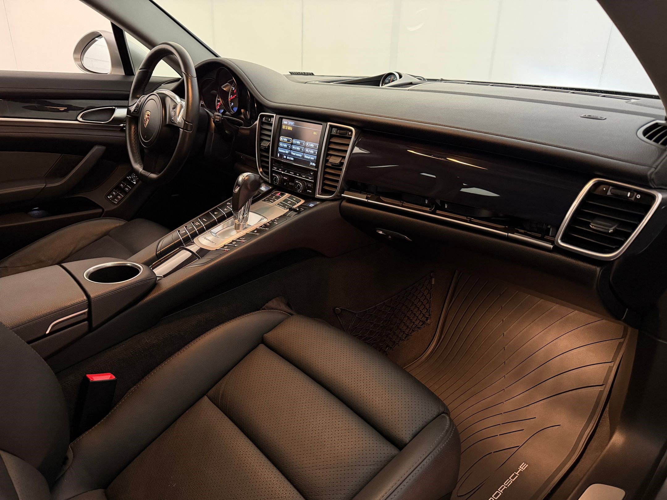 Used 2012 Porsche Panamera 4 image 32