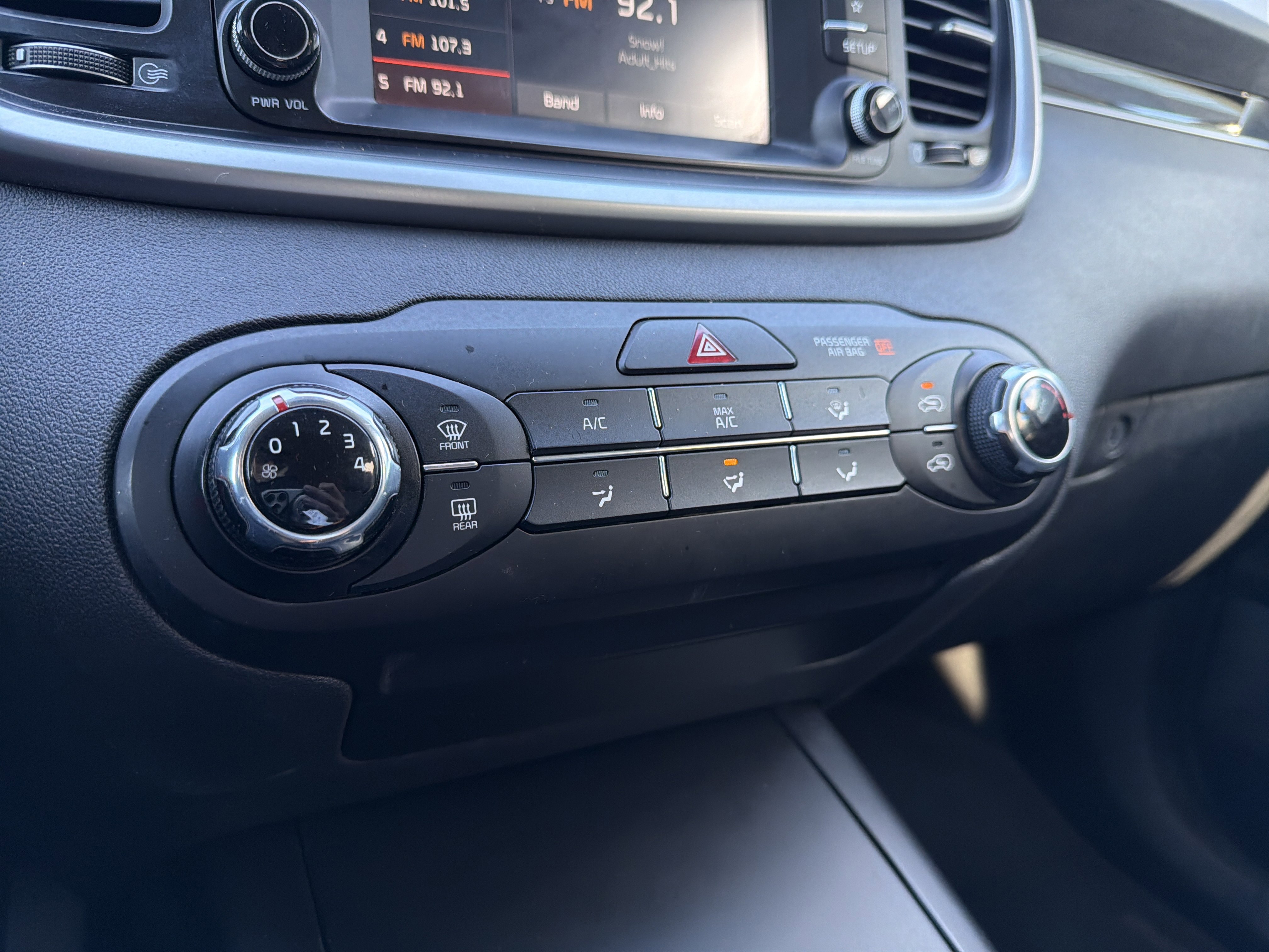 Used 2019 Kia Sorento LX image 20