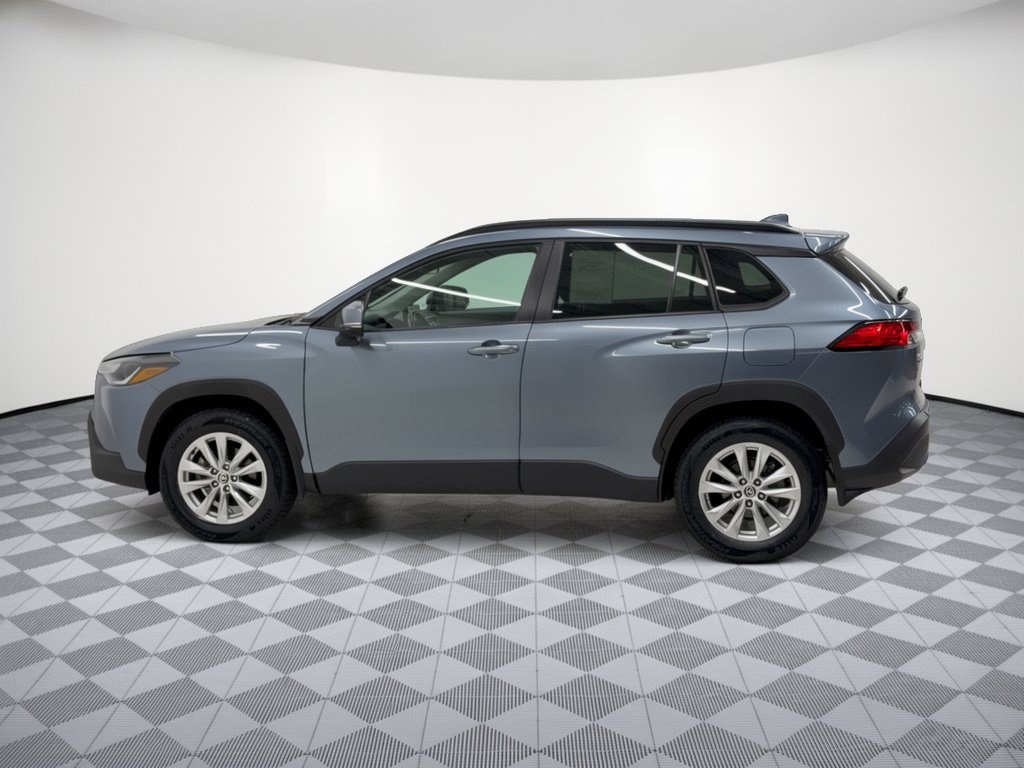Used 2023 Toyota Corolla Cross LE AWD/4WD image 2