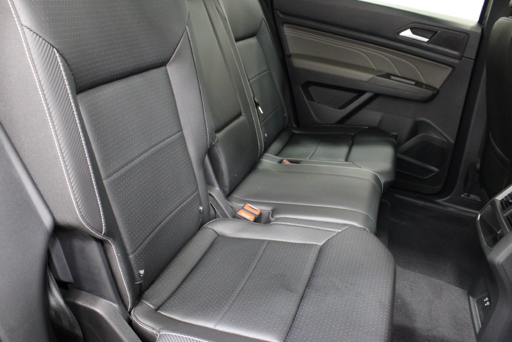 Certified 2023 Volkswagen Atlas Cross Sport SE FWD image 20