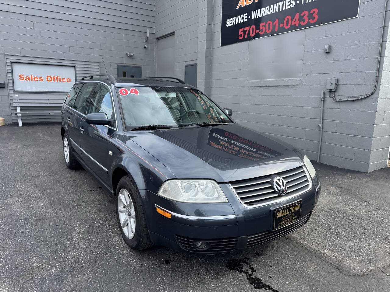 Used 2004 Volkswagen Passat GLS FWD image 1