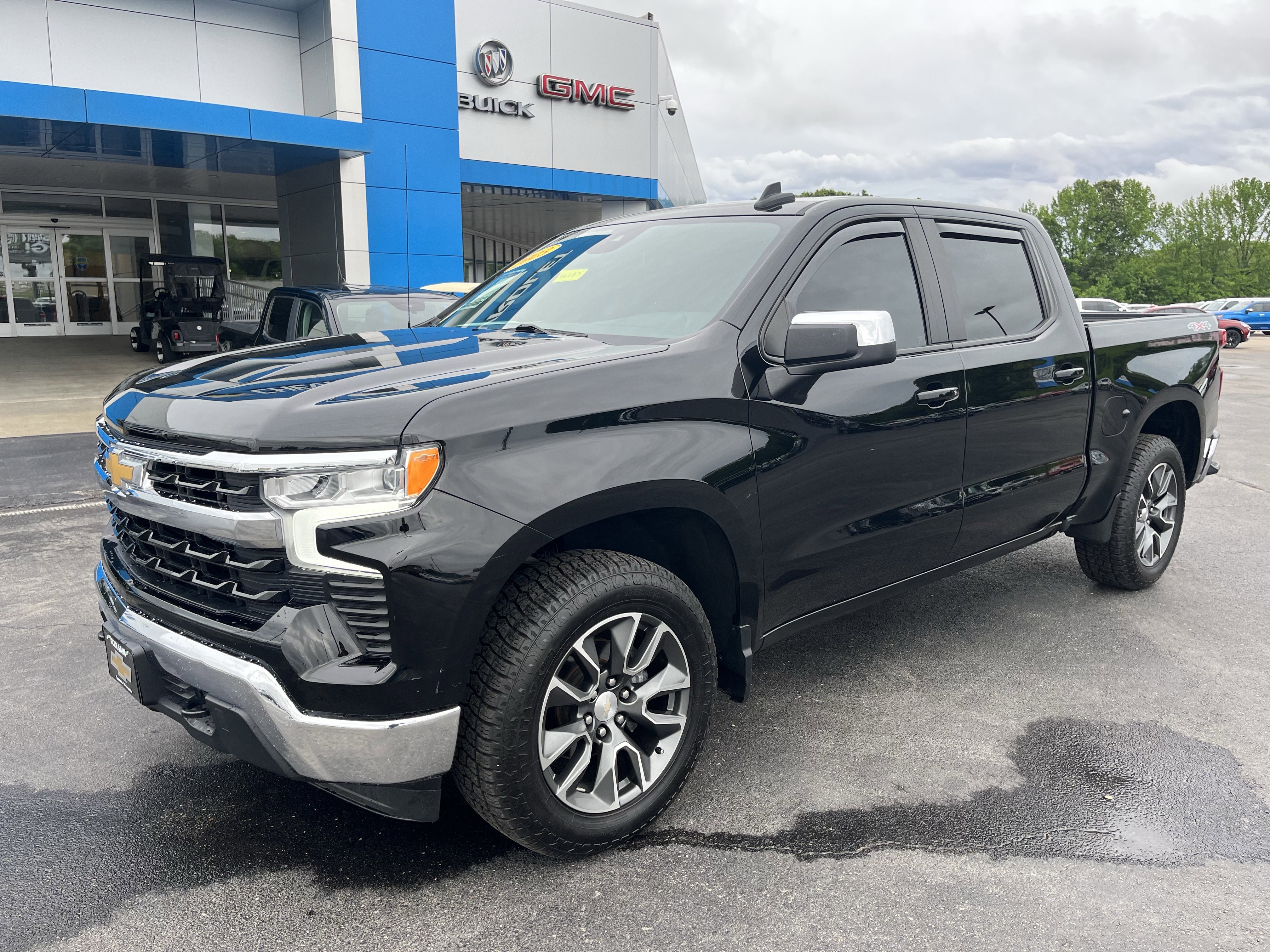 Used 2023 Chevrolet Silverado 1500 LT AWD/4WD image 1