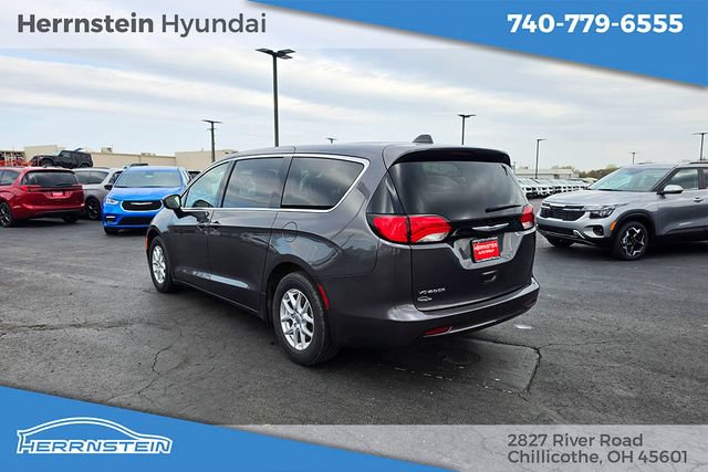 Used 2023 Chrysler Voyager LX FWD image 5