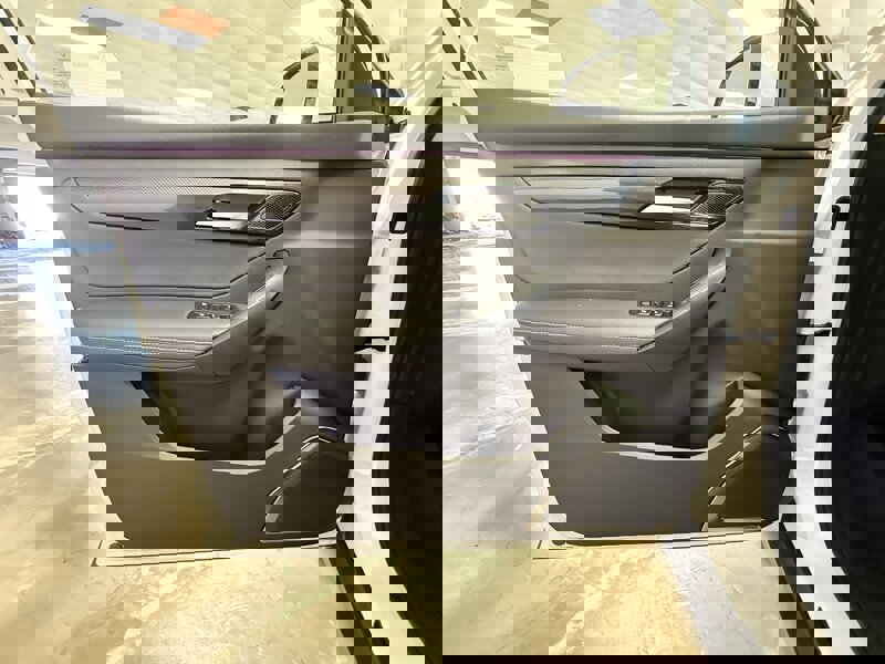 Used 2025 VinFast VF 8 Eco image 8