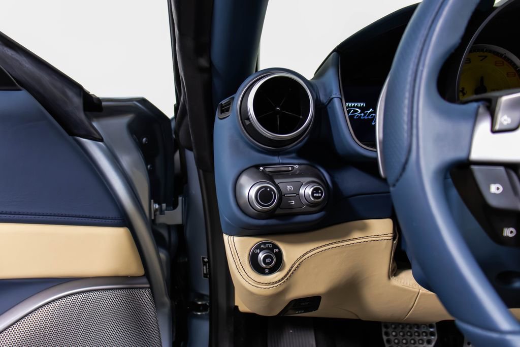 Certified 2022 Ferrari Portofino M image 38