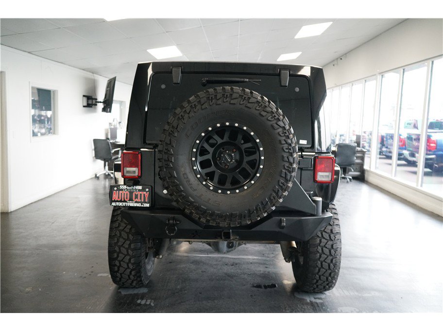 Used 2015 Jeep Wrangler Unlimited Rubicon w/ Connectivity Group image 6