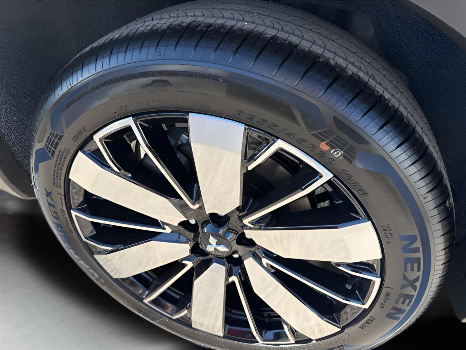 New 2026 Mitsubishi Outlander SE FWD image 13