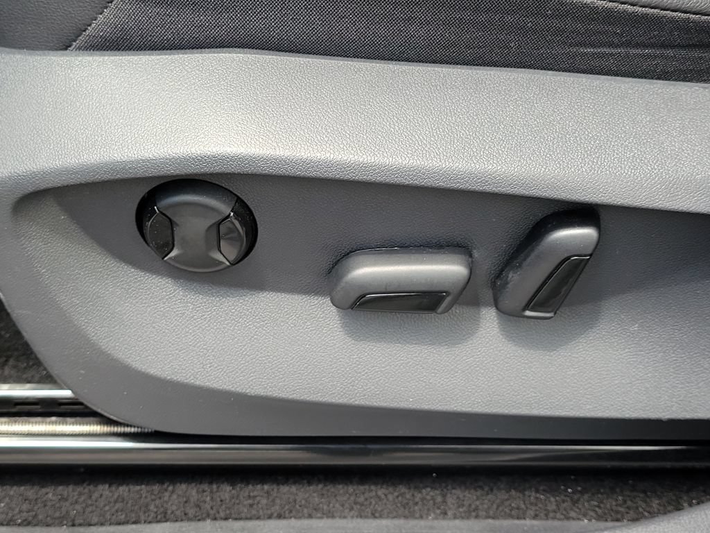 Used 2023 Volkswagen Tiguan SE w/ Panoramic Sunroof Package FWD image 20