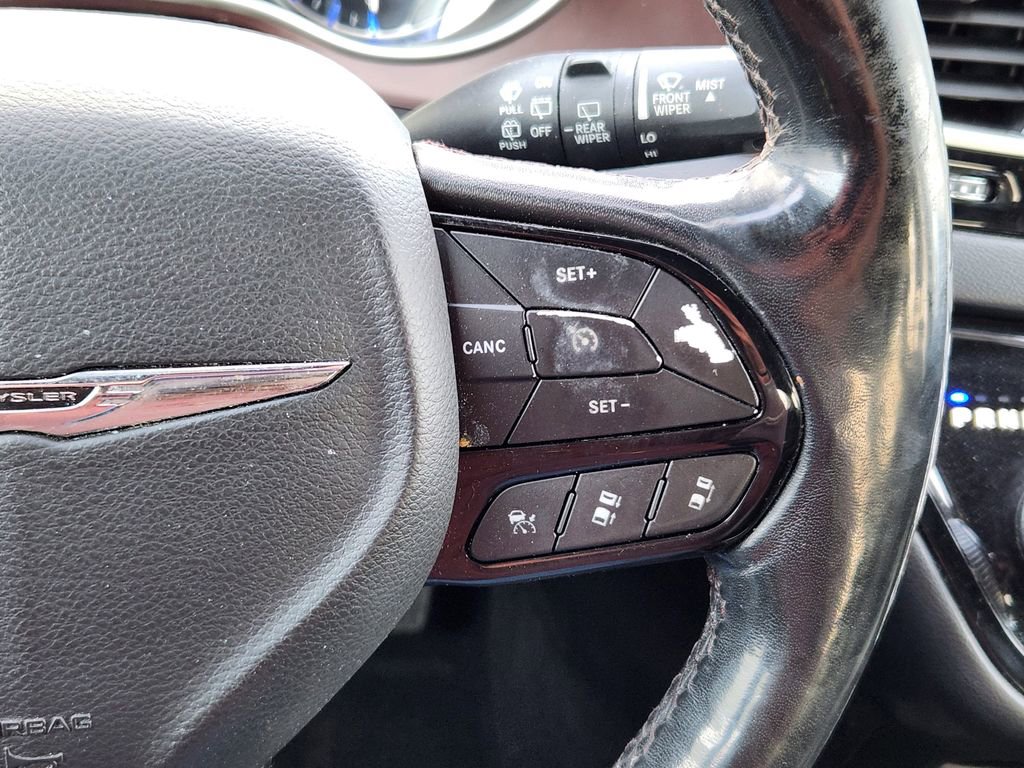 Used 2020 Chrysler Pacifica Touring-L image 18