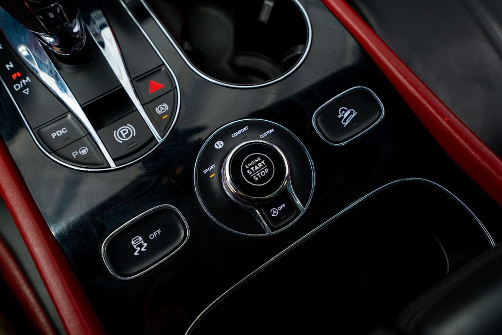 Used 2022 Bentley Bentayga AWD/4WD image 45