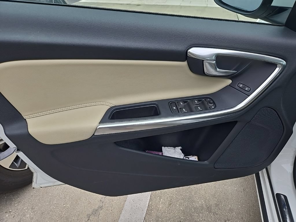 Used 2018 Volvo S60 T5 Dynamic w/ Vision Package FWD image 9