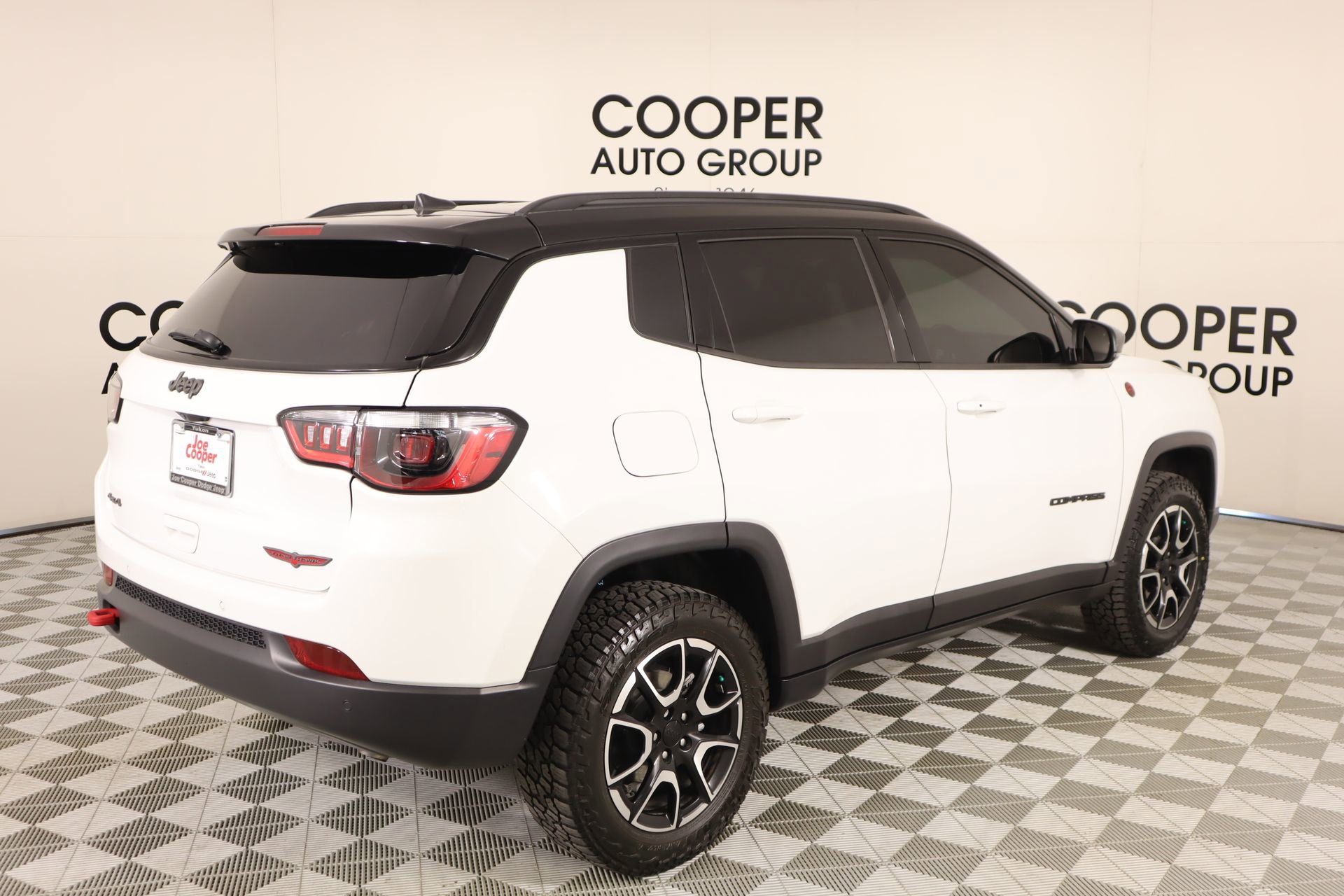 Used 2024 Jeep Compass Trailhawk image 19