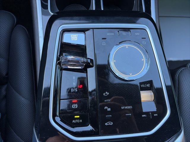 Used 2024 BMW 740i w/ Premium Package RWD image 14