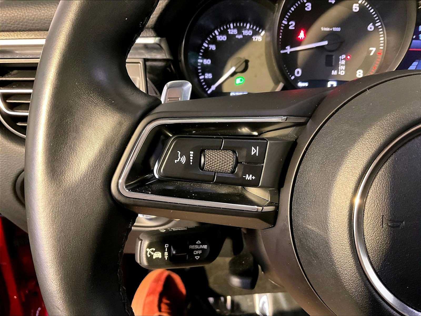 Certified 2023 Porsche Macan AWD/4WD image 27