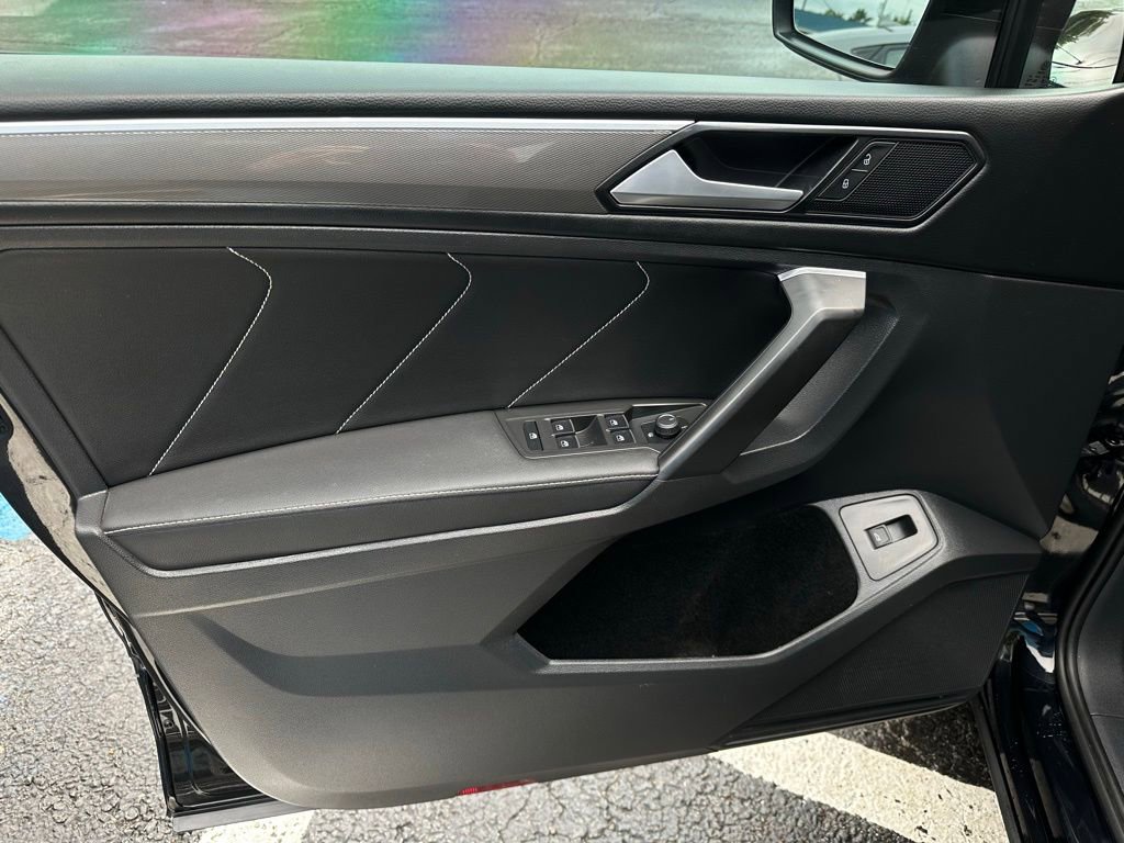 Used 2022 Volkswagen Tiguan SE R-Line FWD image 12