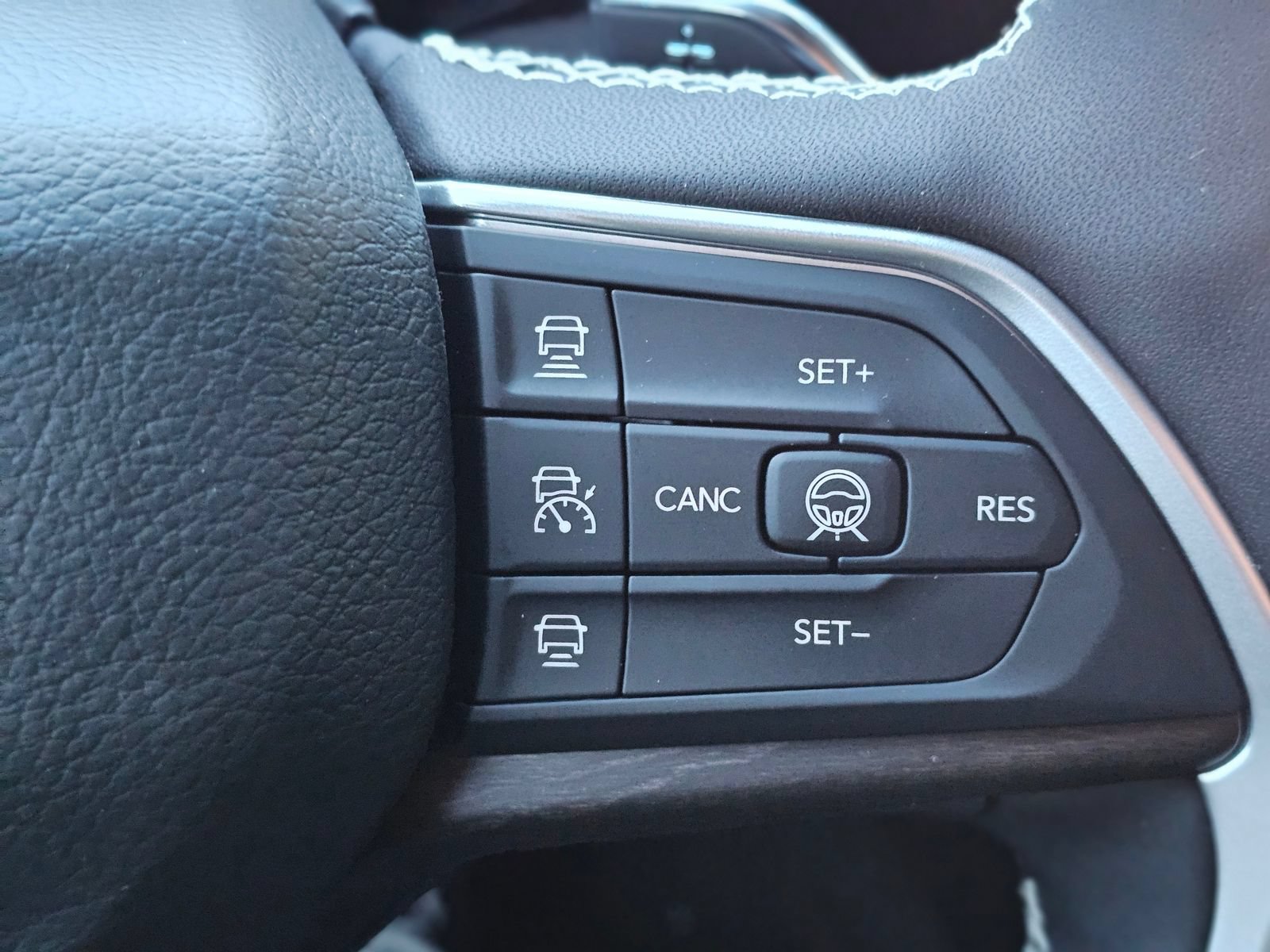 New 2026 Jeep Grand Cherokee Altitude RWD image 14