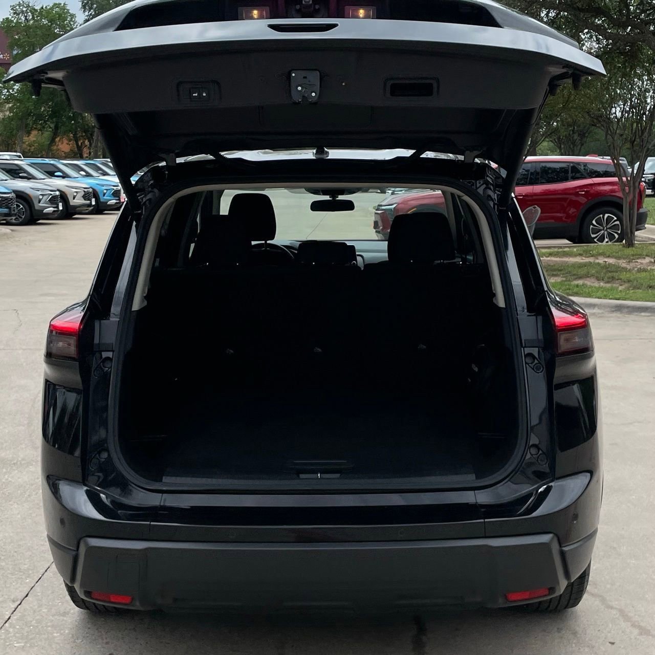 Used 2024 Nissan Rogue SV FWD image 26