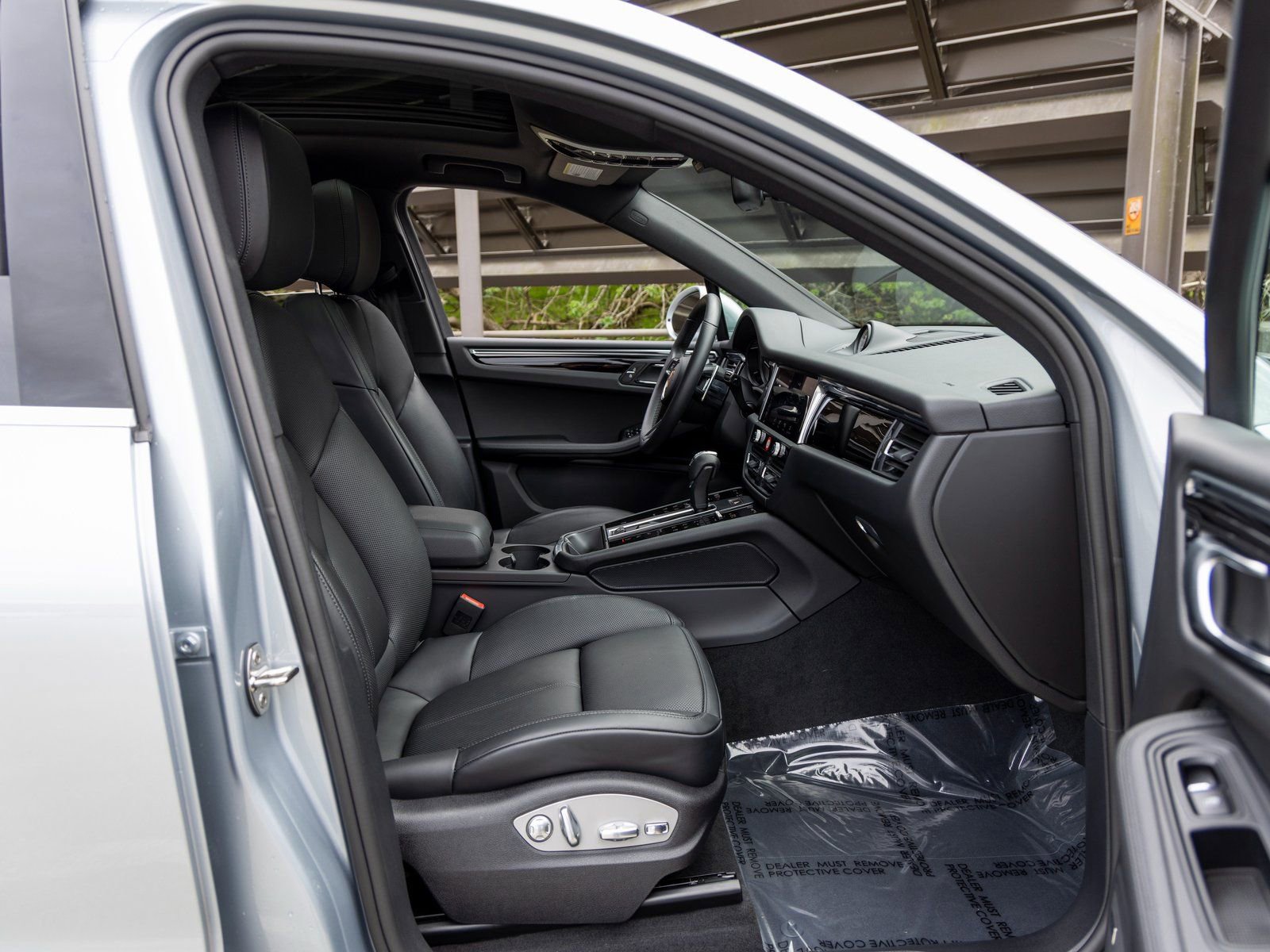 Certified 2025 Porsche Macan image 55
