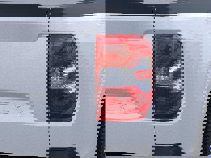 New 2025 Ford Maverick XL image 22