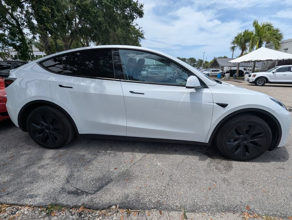 Used 2024 Tesla Model Y Long Range AWD/4WD image 8