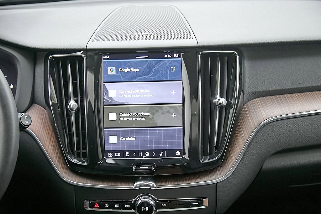 Certified 2023 Volvo XC60 T8 Plus w/ Climate Package image 27