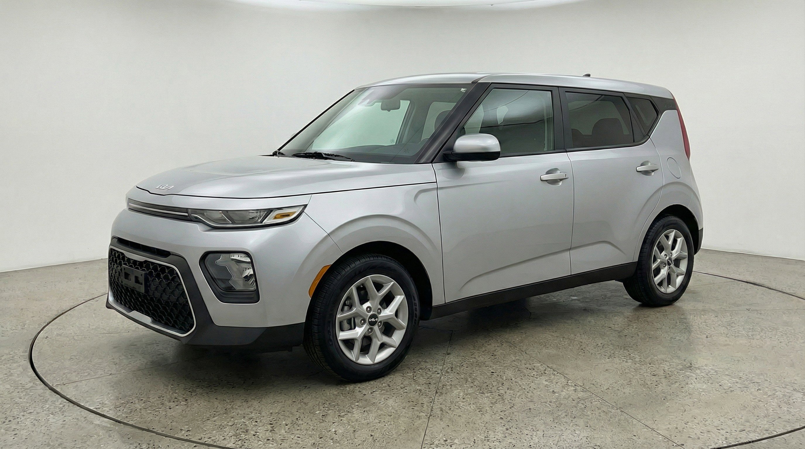 Used 2025 Kia Soul LX w/ LX Technology Package image 3
