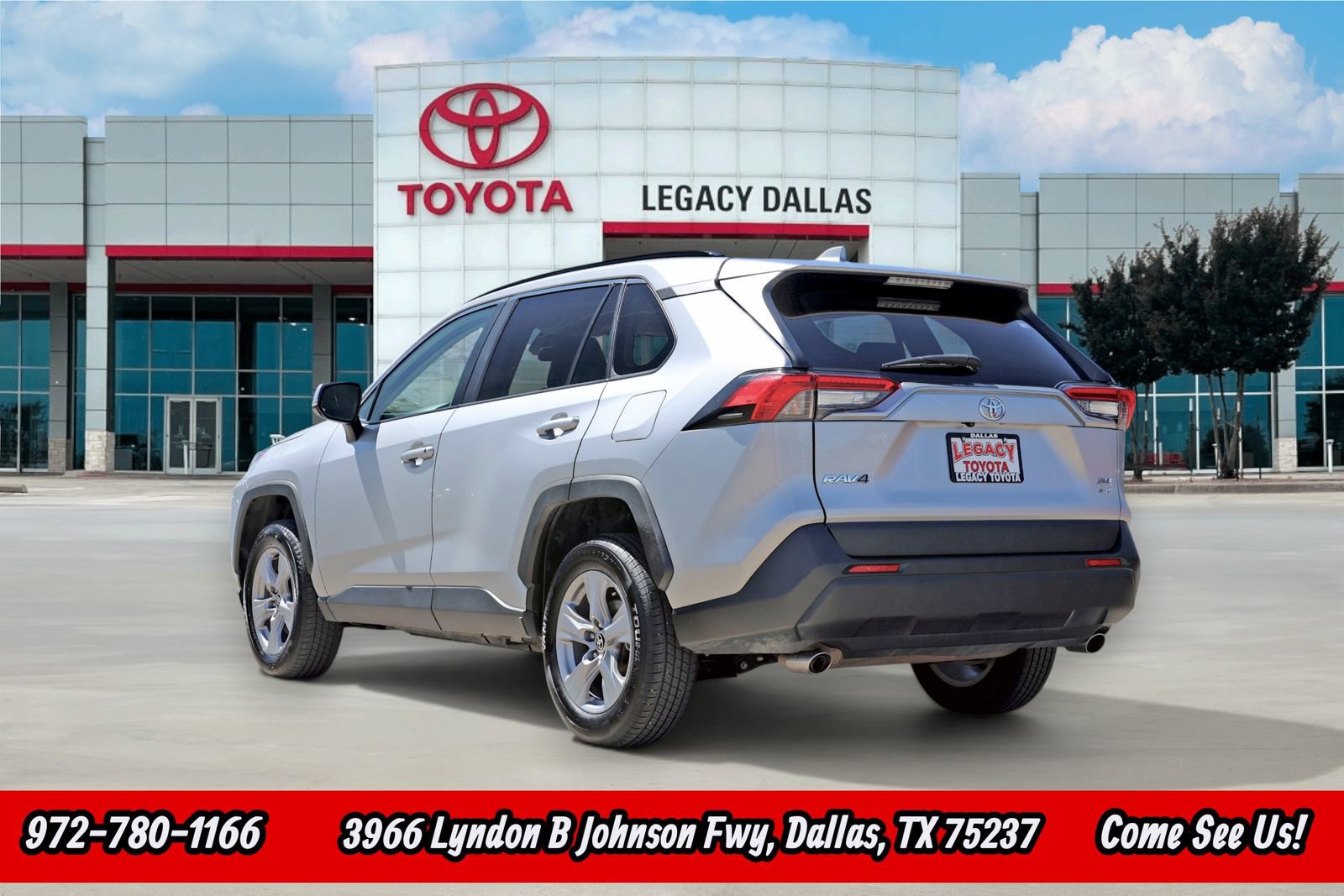 Used 2024 Toyota RAV4 XLE w/ Weather Package image 8