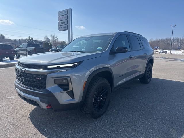 Used 2024 Chevrolet Traverse Z71 image 2