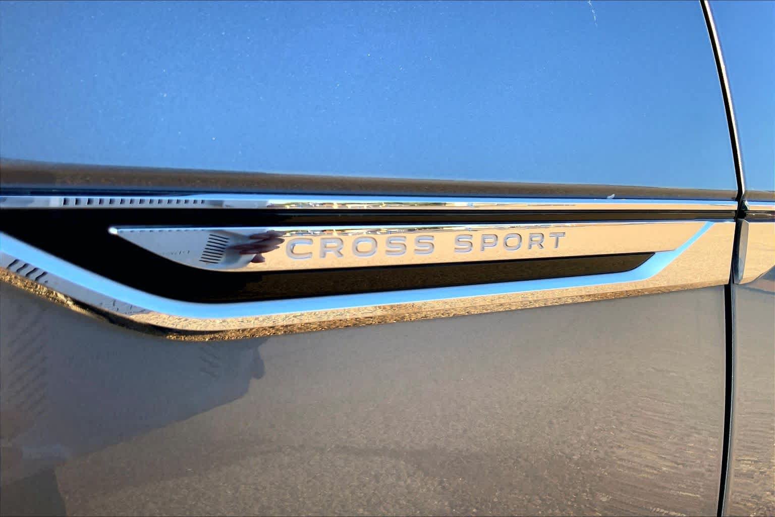 Used 2025 Volkswagen Atlas Cross Sport SE FWD image 10