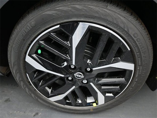 New 2025 Nissan Versa SR w/ Trunk Package image 16