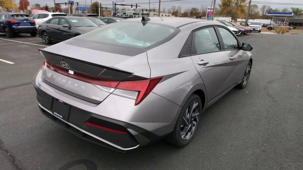 New 2026 Hyundai Elantra Blue FWD image 10