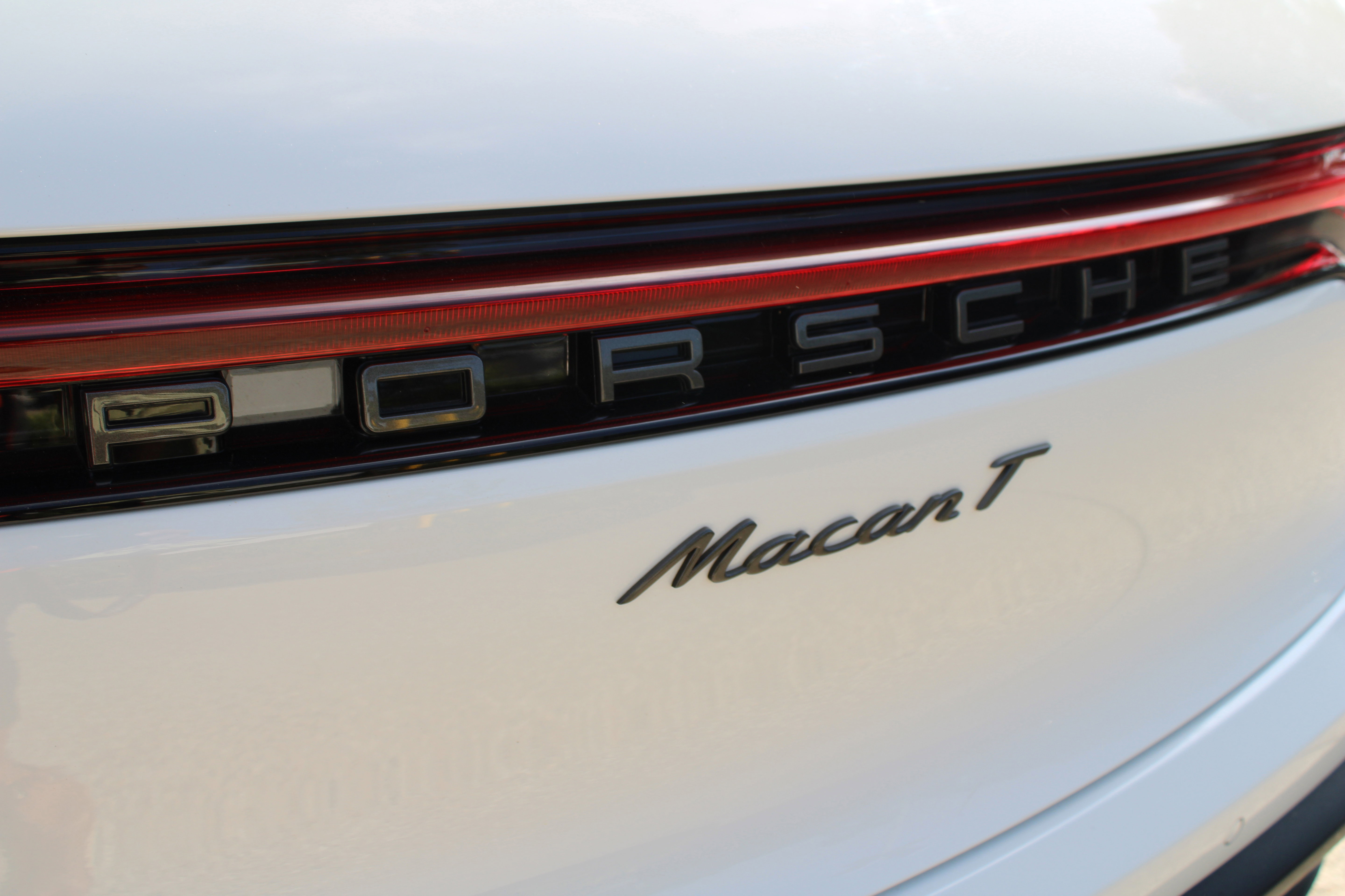 Certified 2025 Porsche Macan Turbo image 16