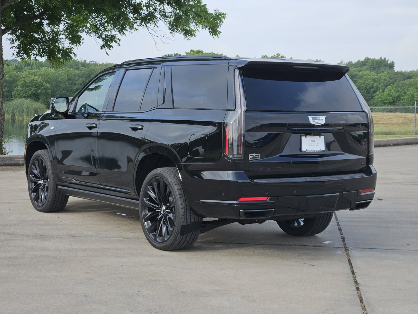 New 2026 Cadillac Escalade Platinum Sport w/ LPO, ONYX Package AWD/4WD image 4