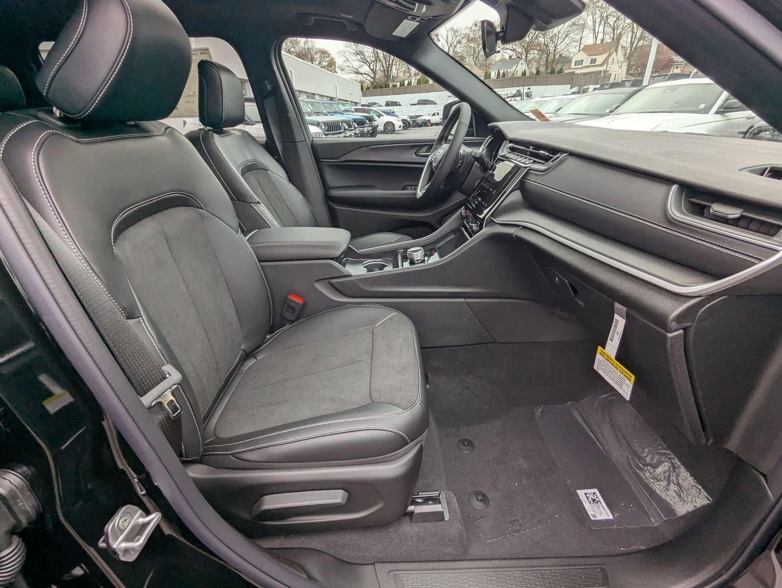 New 2025 Jeep Grand Cherokee L Altitude image 23