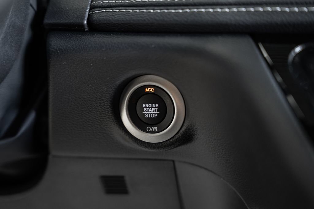 New 2026 Chrysler Pacifica Limited w/ Uconnect Theater Family Group image 25