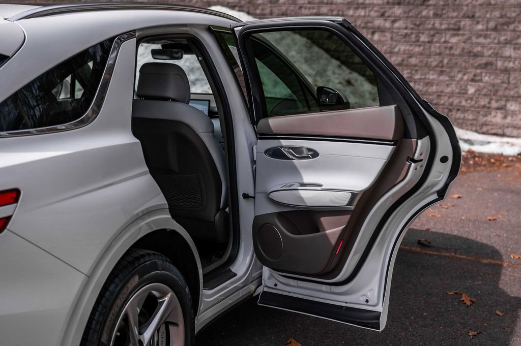 Used 2026 Genesis GV70 2.5T Advanced image 16